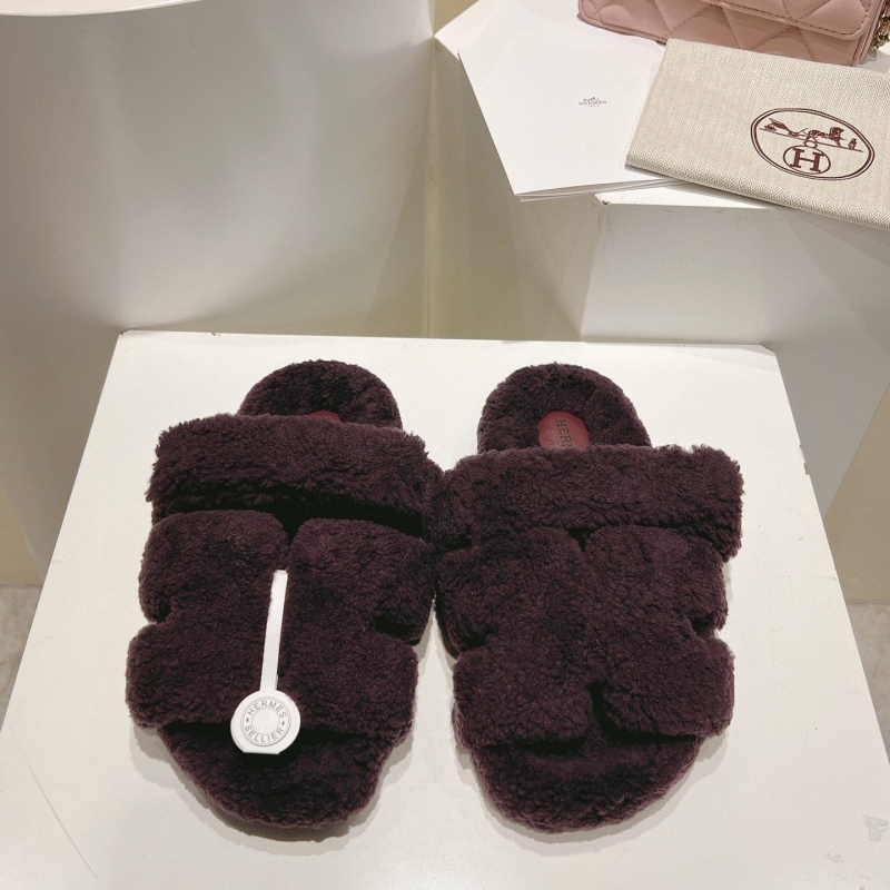 H**mes slippers